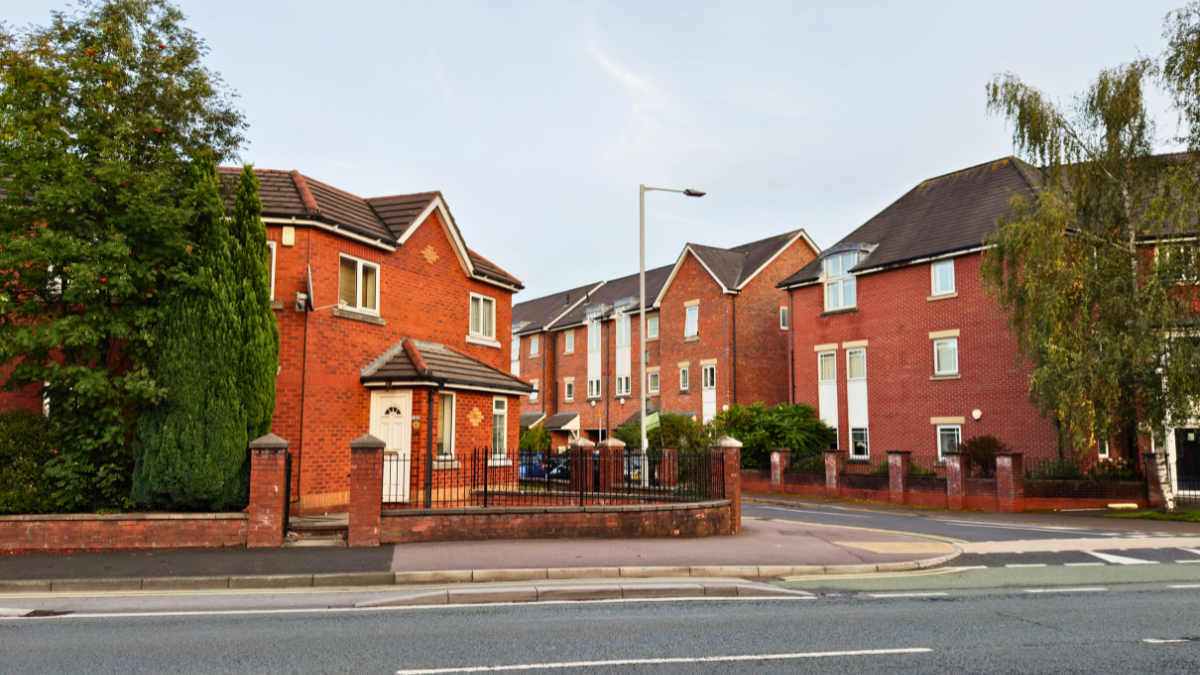 Leasehold house UK: Rights, risks and buying the freehold