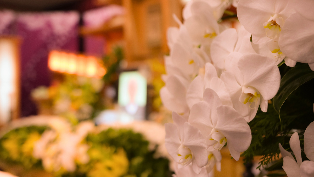 Who is legally responsible for paying for a funeral in England and Wales?